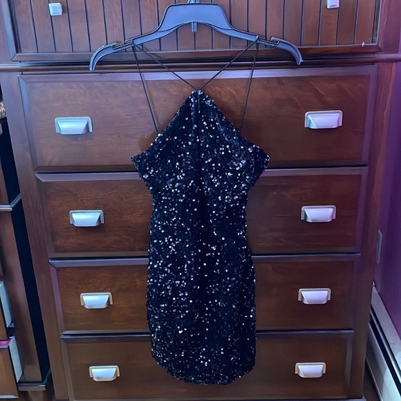 FN “Tia Sequin Mini Dress” NWT 🖤 - Picture 3 of 6